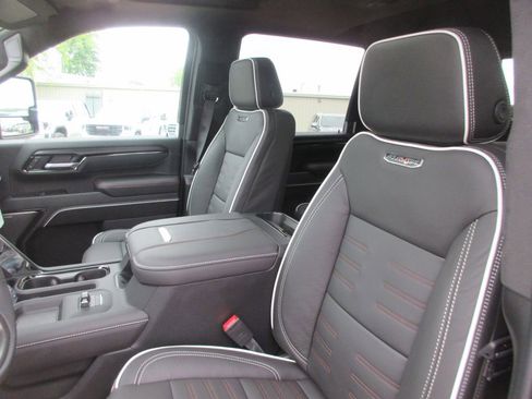 New 2026 GMC Sierra 2500 AT4X AWD/4WD image 13