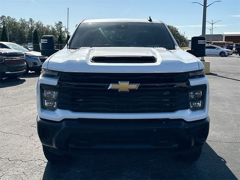 Used 2024 Chevrolet Silverado 2500 W/T image 2