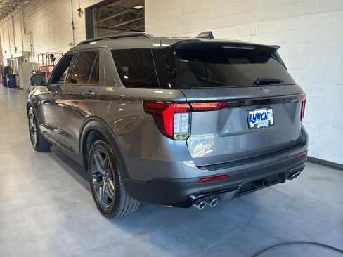 Used 2025 Ford Explorer ST AWD/4WD image 3