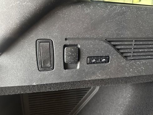 Used 2024 Lincoln Nautilus Reserve w/ Equipment Group 202A image 13