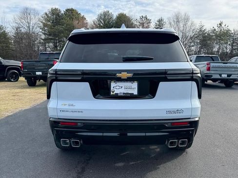 New 2026 Chevrolet Traverse High Country w/ LPO, Floor Liner Package image 4
