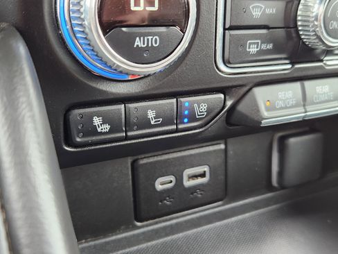 Used 2024 GMC Yukon SLT AWD/4WD image 22