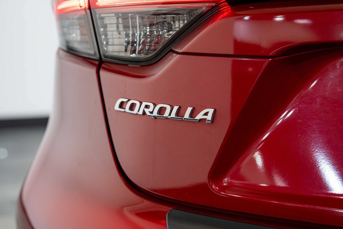 Used 2020 Toyota Corolla XSE FWD image 4