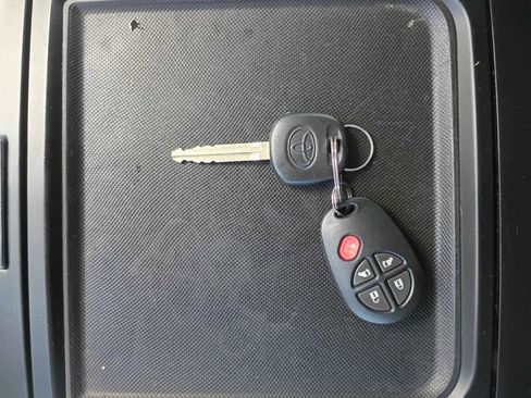 Used 2019 Toyota Sienna LE FWD image 25
