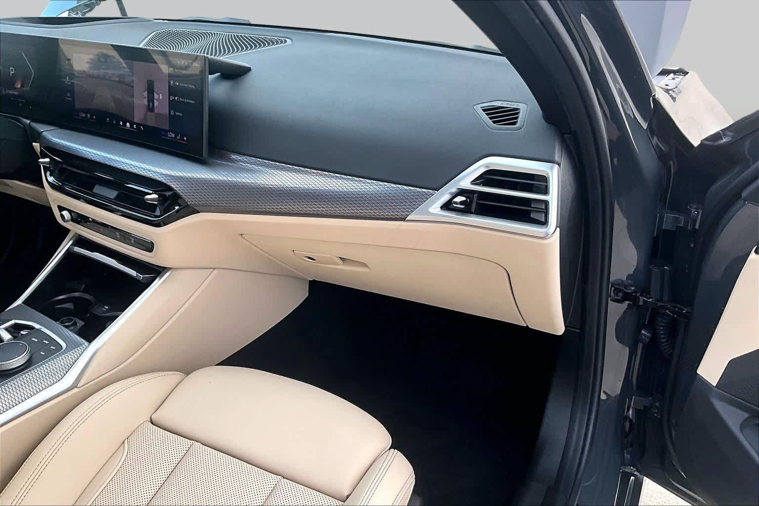 Used 2025 BMW 330i Sedan w/ Premium Package RWD image 17