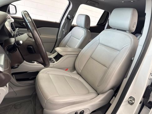Used 2021 GMC Acadia SLT w/ Preferred Package FWD image 16