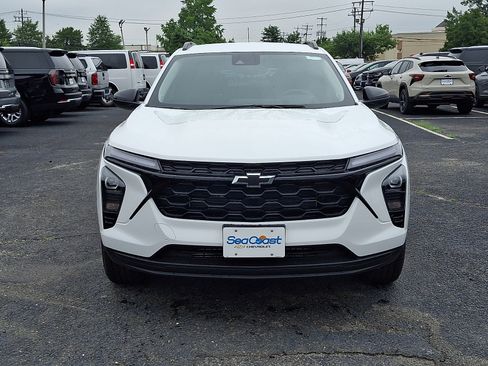New 2026 Chevrolet Trax LT w/ Driver Confidence Package FWD image 2