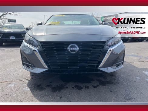 Used 2025 Nissan Altima 2.5 SV image 14
