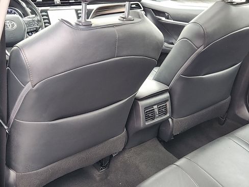 Used 2019 Toyota Camry XLE image 23
