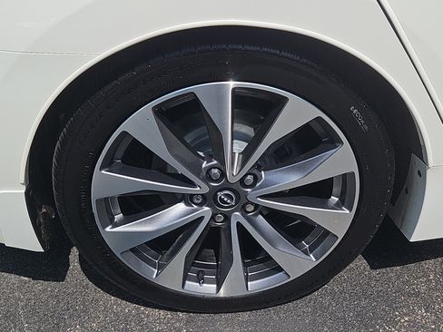 Used 2023 Nissan Maxima Platinum w/ Sport Mat Group FWD image 29