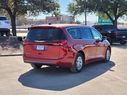 New 2026 Chrysler Pacifica Select
