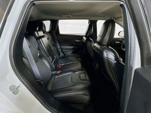 Used 2023 Jeep Cherokee Altitude Lux image 25