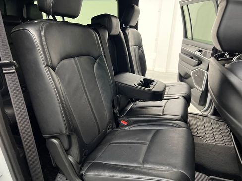 Used 2024 Jeep Wagoneer L Series II w/ Flexible Seating Group image 19