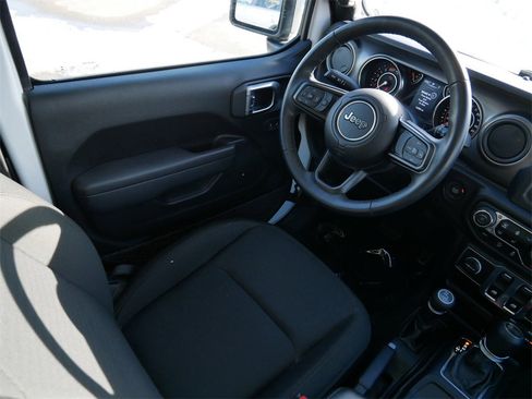 Used 2022 Jeep Wrangler Willys image 7