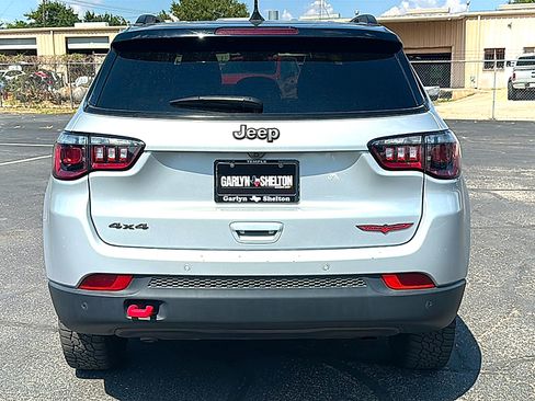Used 2025 Jeep Compass Trailhawk AWD/4WD image 7
