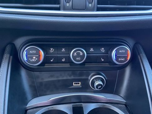 Used 2022 Alfa Romeo Stelvio Veloce image 21