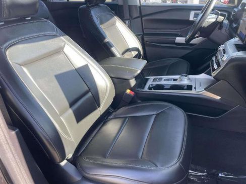 Certified 2022 Ford Explorer XLT w/ Equipment Group 202A image 29