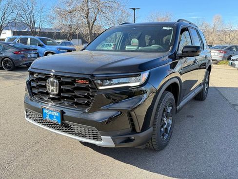 New 2025 Honda Pilot TrailSport image 8