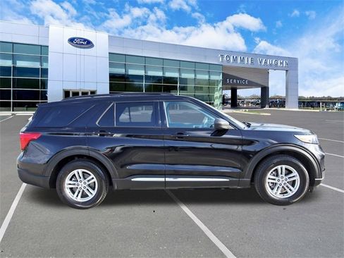 Used 2022 Ford Explorer XLT image 5