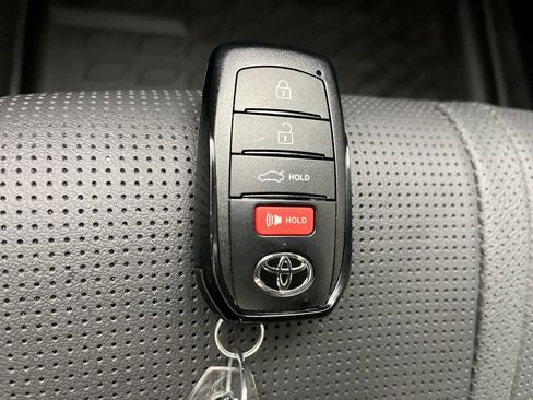 Used 2025 Toyota Camry XLE image 29