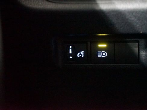 Used 2020 Toyota RAV4 LE image 22