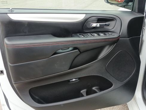 Used 2019 Dodge Grand Caravan GT FWD image 24