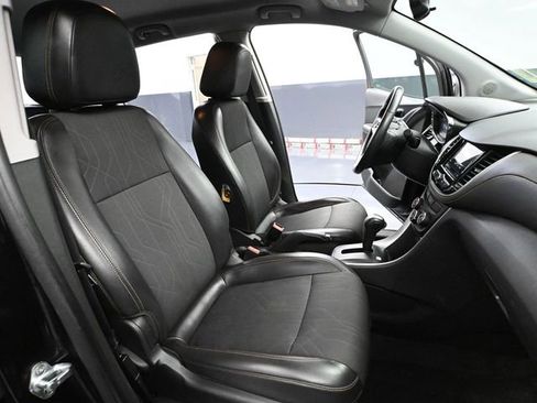 Used 2019 Chevrolet Trax LT w/ LT Convenience Package image 39