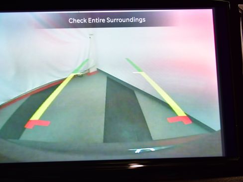 Used 2023 Chrysler Pacifica Limited FWD image 28