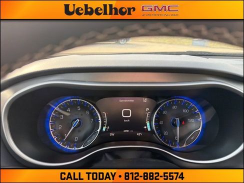 Used 2024 Chrysler Pacifica Touring-L image 33