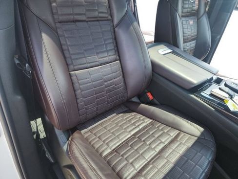 Used 2021 Cadillac Escalade Premium Luxury Platinum AWD/4WD image 17