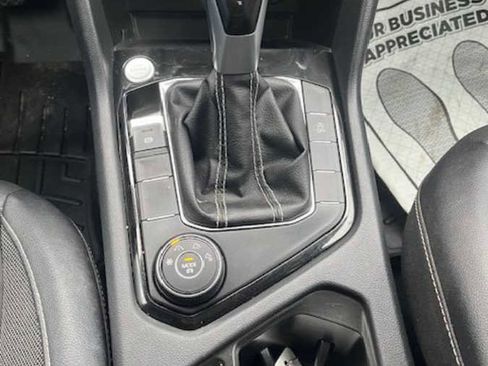 Used 2023 Volkswagen Taos SE w/ Panoramic Sunroof Package image 16