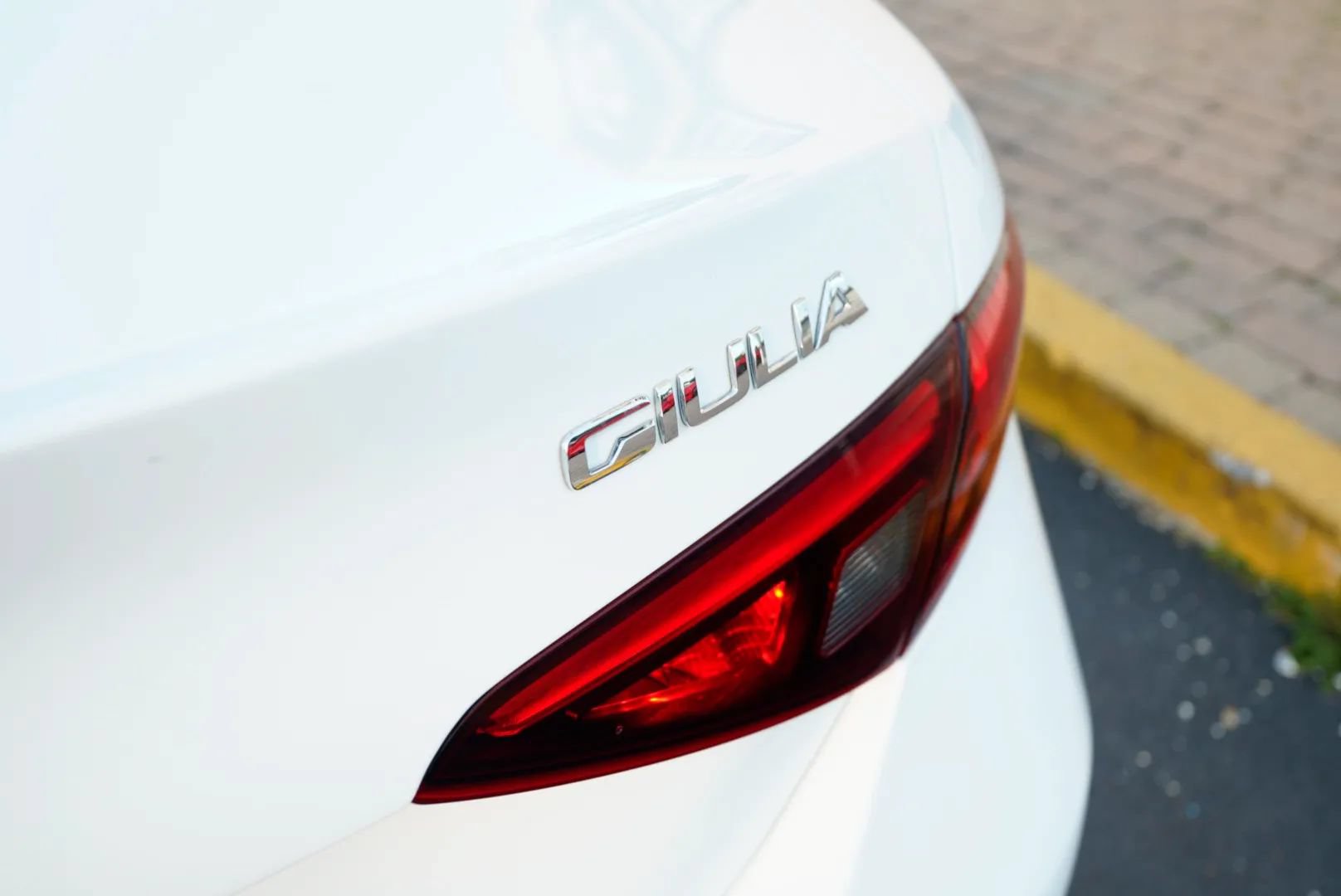 Used 2017 Alfa Romeo Giulia AWD image 11