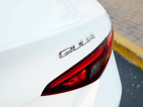 Used 2017 Alfa Romeo Giulia AWD image 11