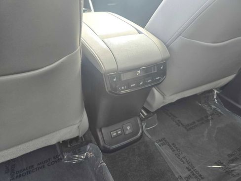 Used 2023 Toyota Highlander Platinum image 25