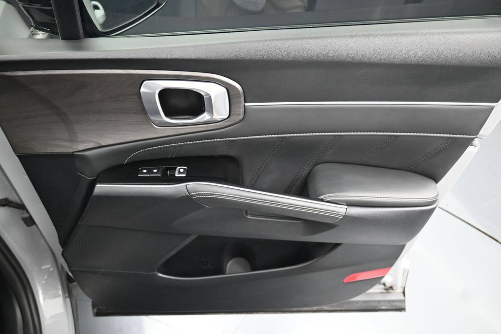 Used 2025 Kia Sorento SX AWD/4WD image 42