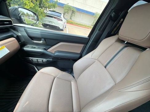 Used 2026 Toyota 4Runner Limited AWD/4WD image 7