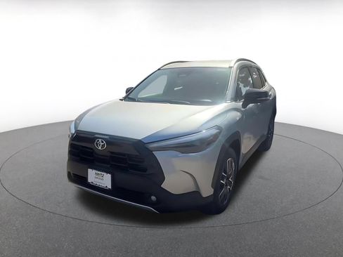 Used 2026 Toyota Corolla Cross XLE FWD image 5