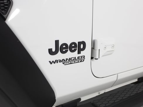 Used 2021 Jeep Wrangler Sport image 32