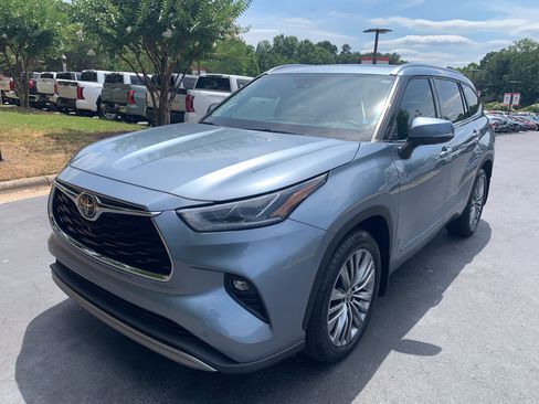 Used 2020 Toyota Highlander Platinum AWD/4WD image 1