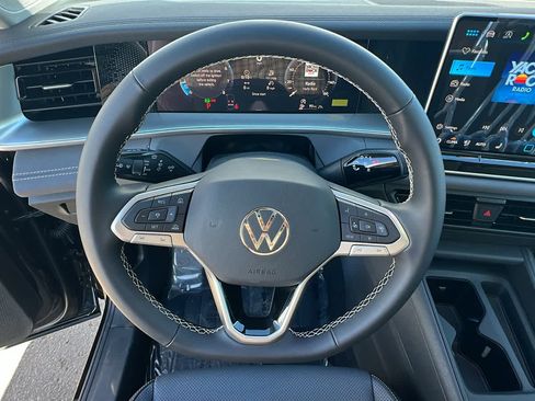 New 2026 Volkswagen Tiguan SE image 18