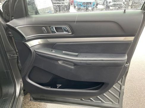 Used 2019 Ford Explorer XLT w/ Equipment Group 202A FWD image 42