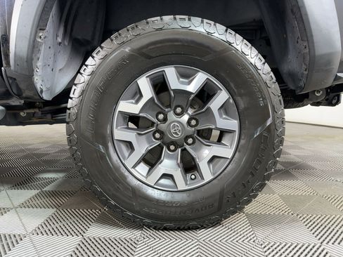 Used 2019 Toyota Tacoma TRD Off-Road image 10