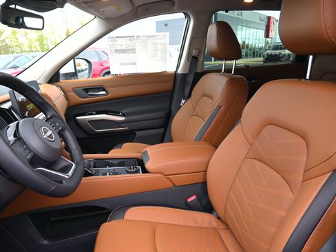 New 2025 Nissan Pathfinder Platinum image 27