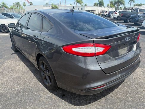 Used 2016 Ford Fusion SE FWD image 5
