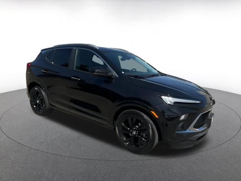 Used 2024 Buick Encore GX Sport Touring image 2