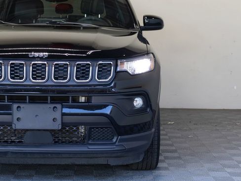 Used 2025 Jeep Compass Latitude AWD/4WD image 5