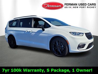 Used 2024 Chrysler Pacifica Limited w/ S Appearance Package