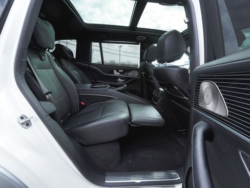 Used 2023 Mercedes-Benz Maybach GLS 600 4MATIC image 43