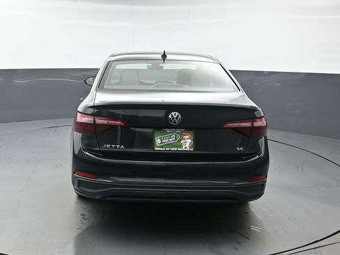 Used 2024 Volkswagen Jetta SE FWD image 5