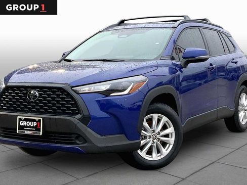 Used 2024 Toyota Corolla Cross LE w/ Moonroof Package FWD image 1